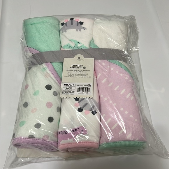 3ct Hooded Infant Towels. - Picture 2 of 3
